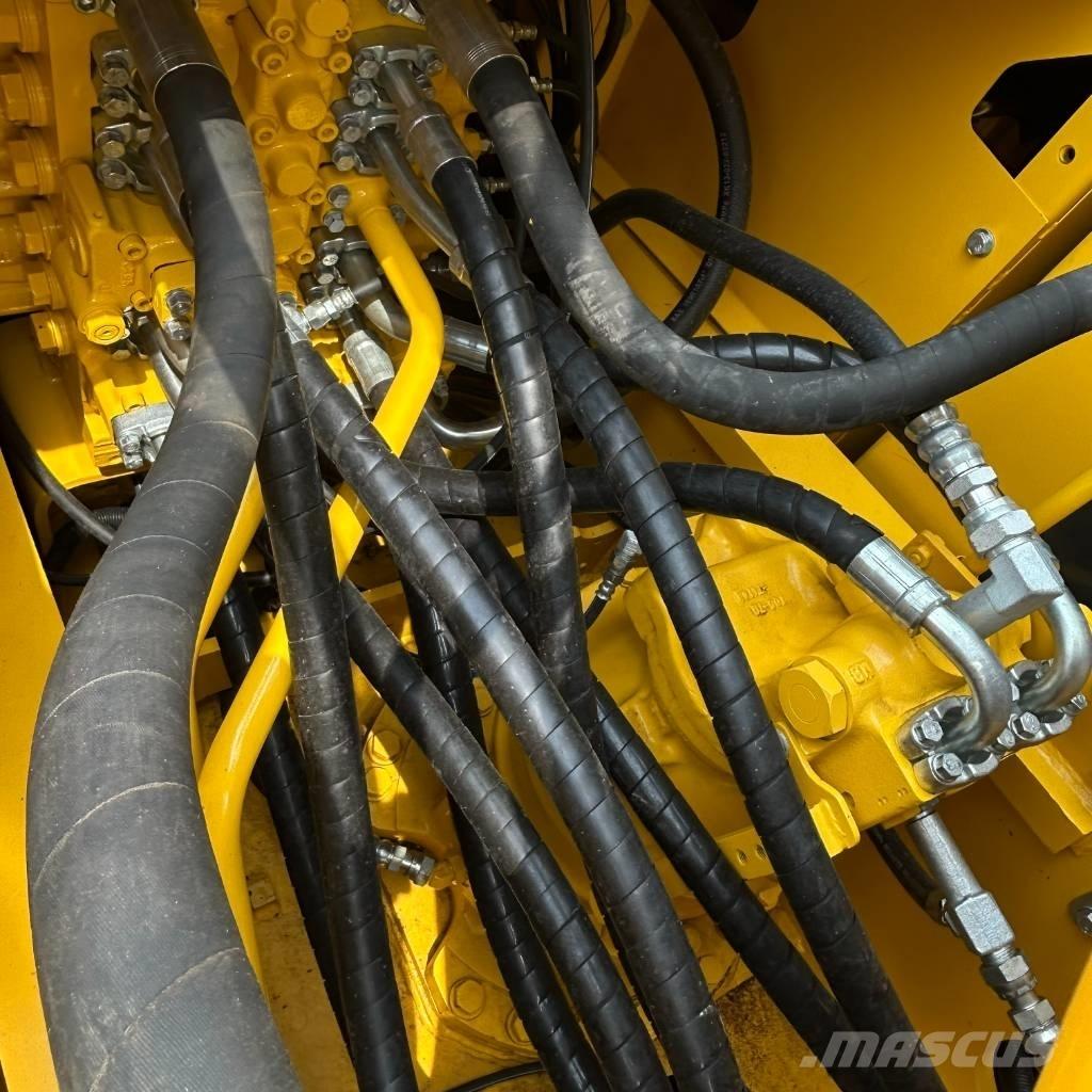 Komatsu 220-8 Гусеничные экскаваторы