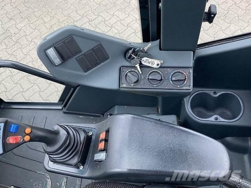 Schäffer 6680T Телескопические погрузчики