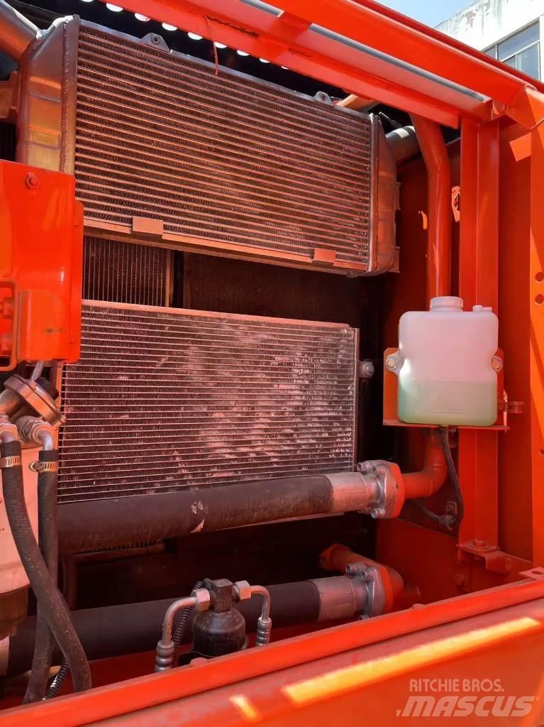 Doosan DX225LC Гусеничные экскаваторы