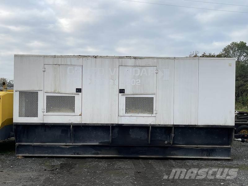 CAT C 18 - 700 Дизельные генераторы