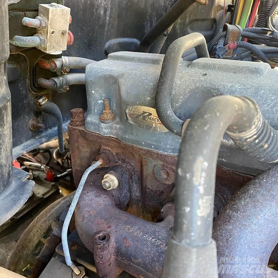 Mack CHN613 Седельные тягачи