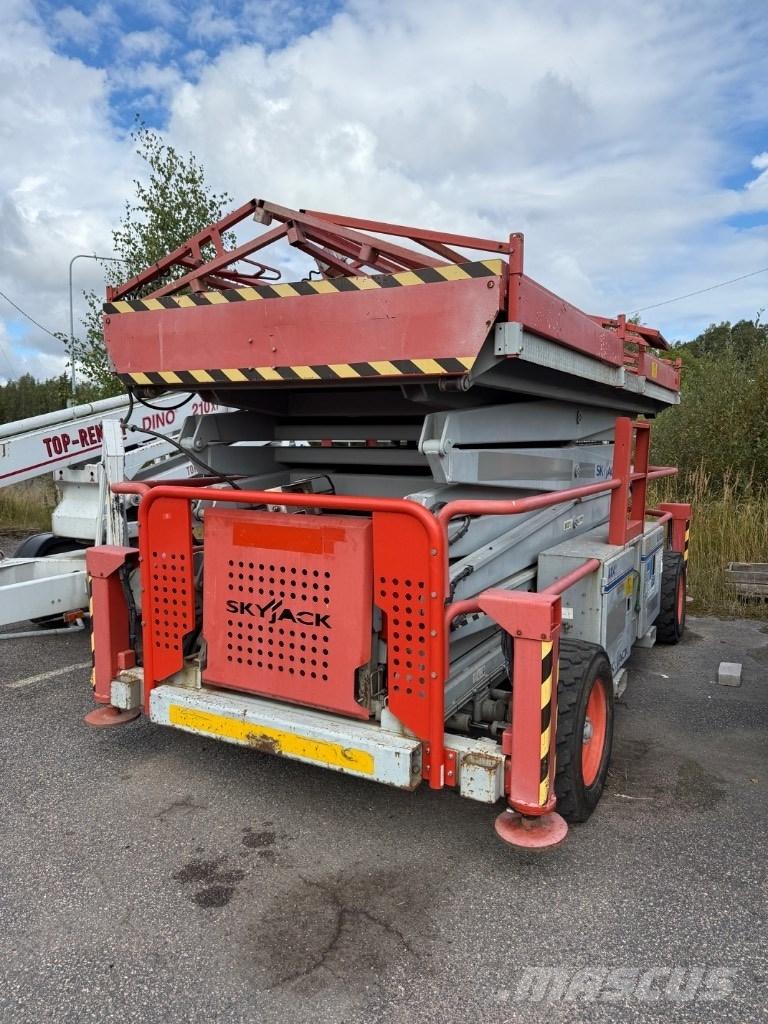 SkyJack SJ 9250 RT Ножничные подъемники