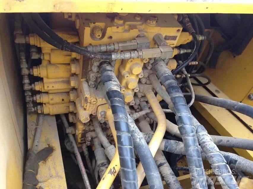 Komatsu pc220-7 Гусеничные экскаваторы