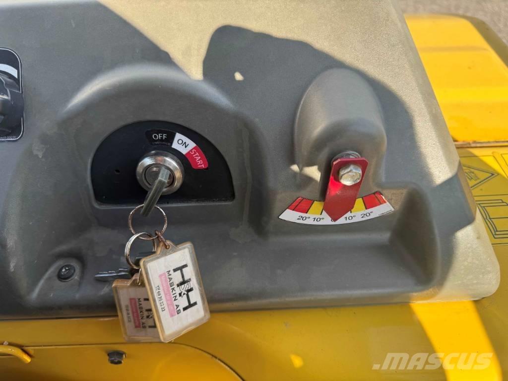 Yanmar C30R-3TV Гусеничные самосвалы