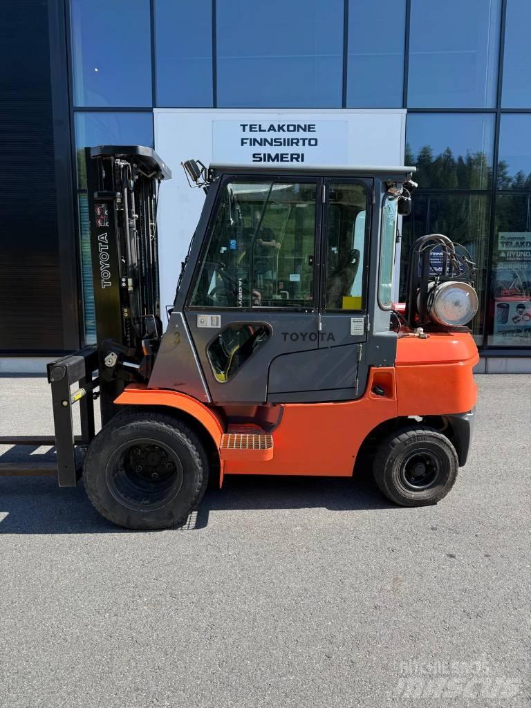 Toyota 02-7 FGF 30 Газовые погрузчики