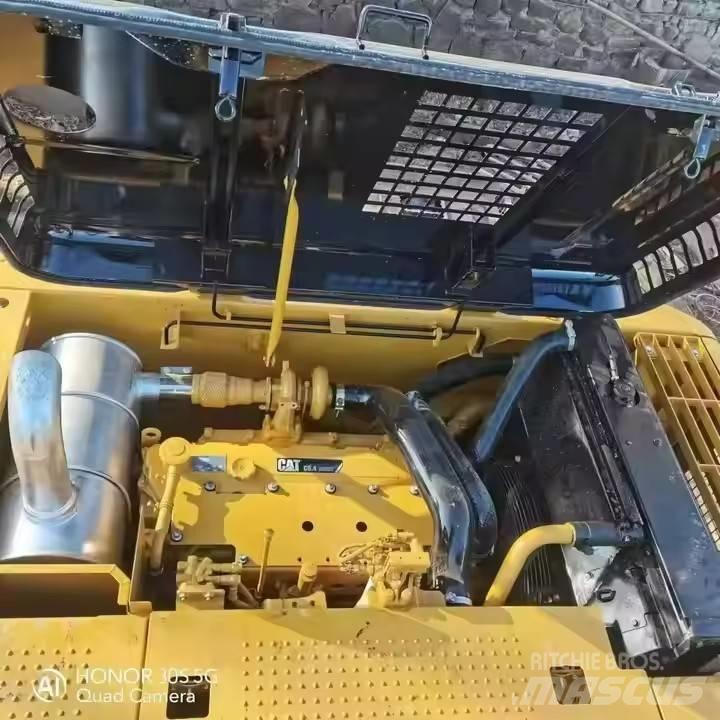 CAT 320D2 Гусеничные экскаваторы
