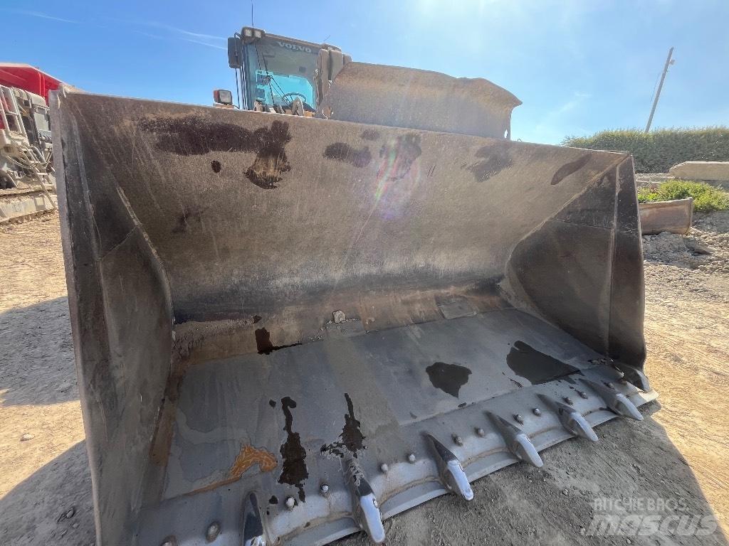 Volvo L180F Фронтальные погрузчики