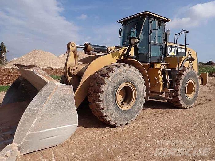 CAT 966M Фронтальные погрузчики