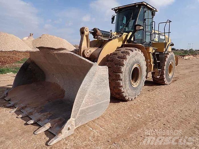 CAT 966M Фронтальные погрузчики