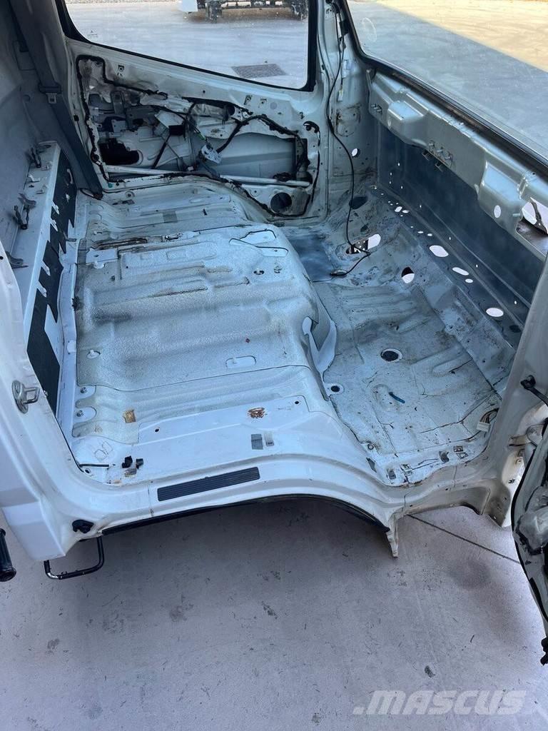 Mitsubishi S MODEL Кабины