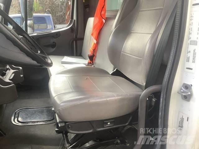 Freightliner M2 Грузовики-Фургоны