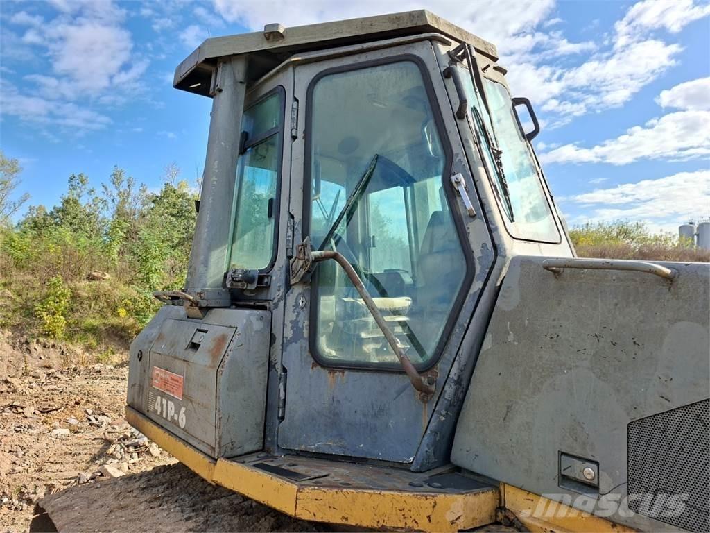 Komatsu D41P-6 Строительная техника - Другие