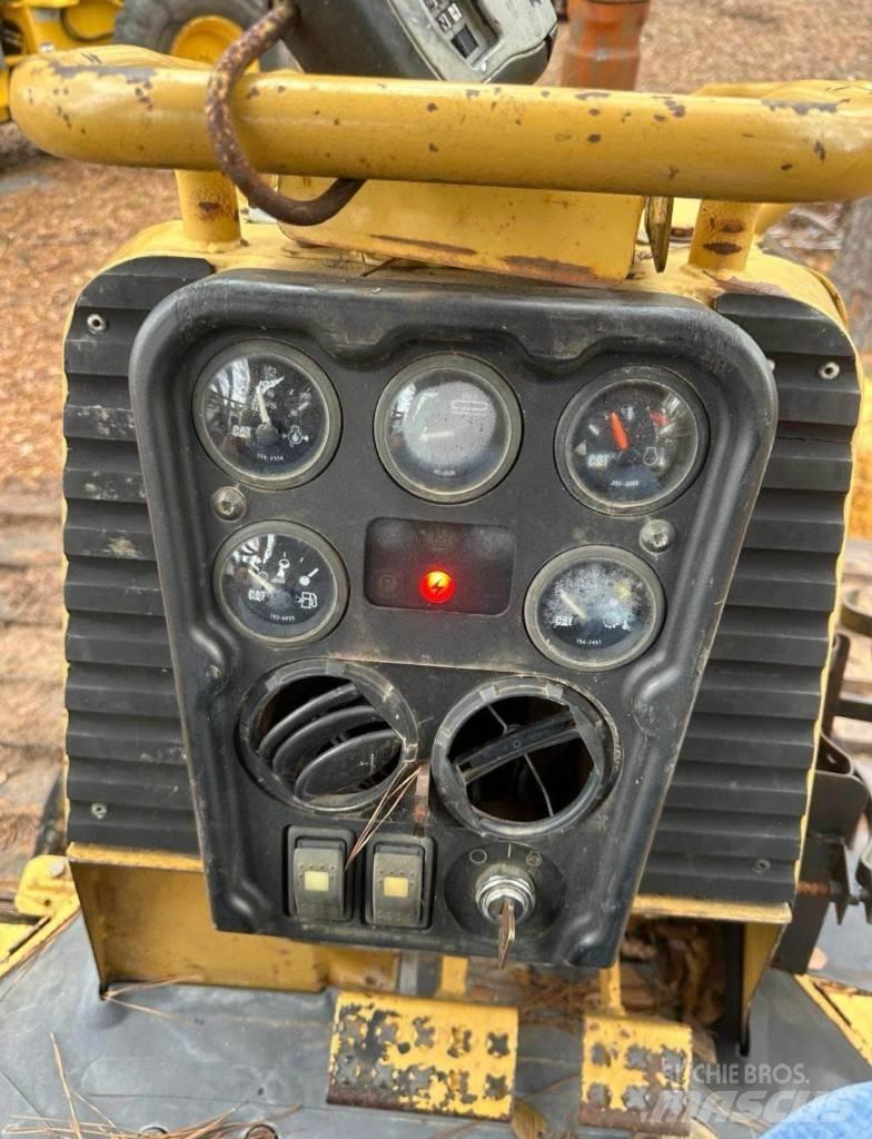 CAT D 3 G LGP Гусеничные бульдозеры