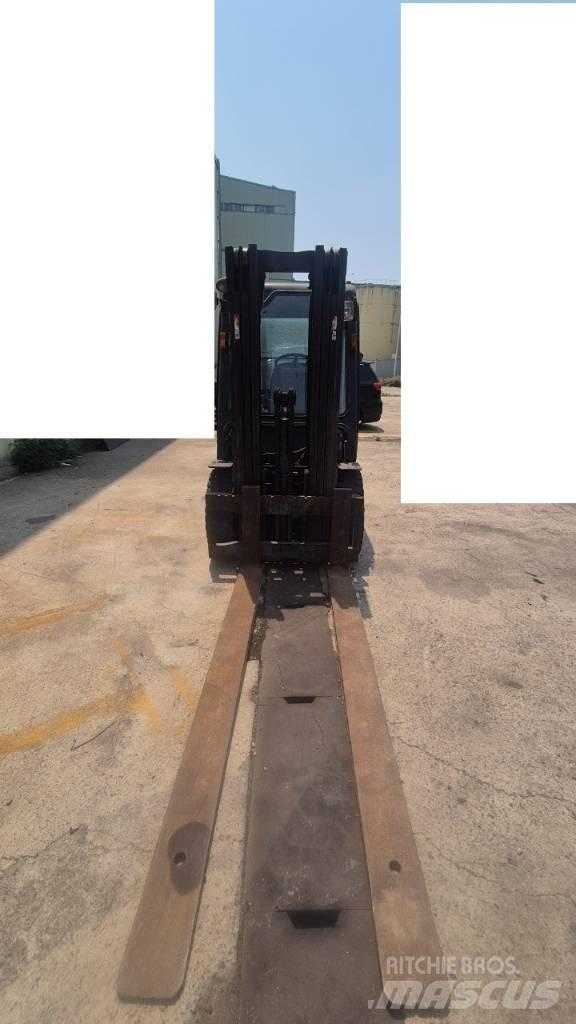 Hyundai D30 Другие складские механизмы