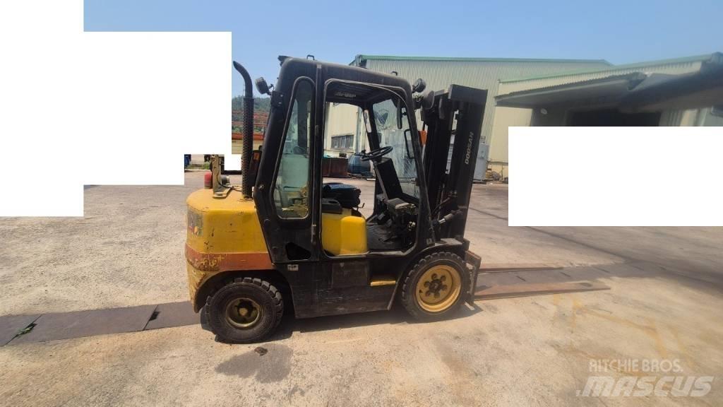 Hyundai D30 Другие складские механизмы