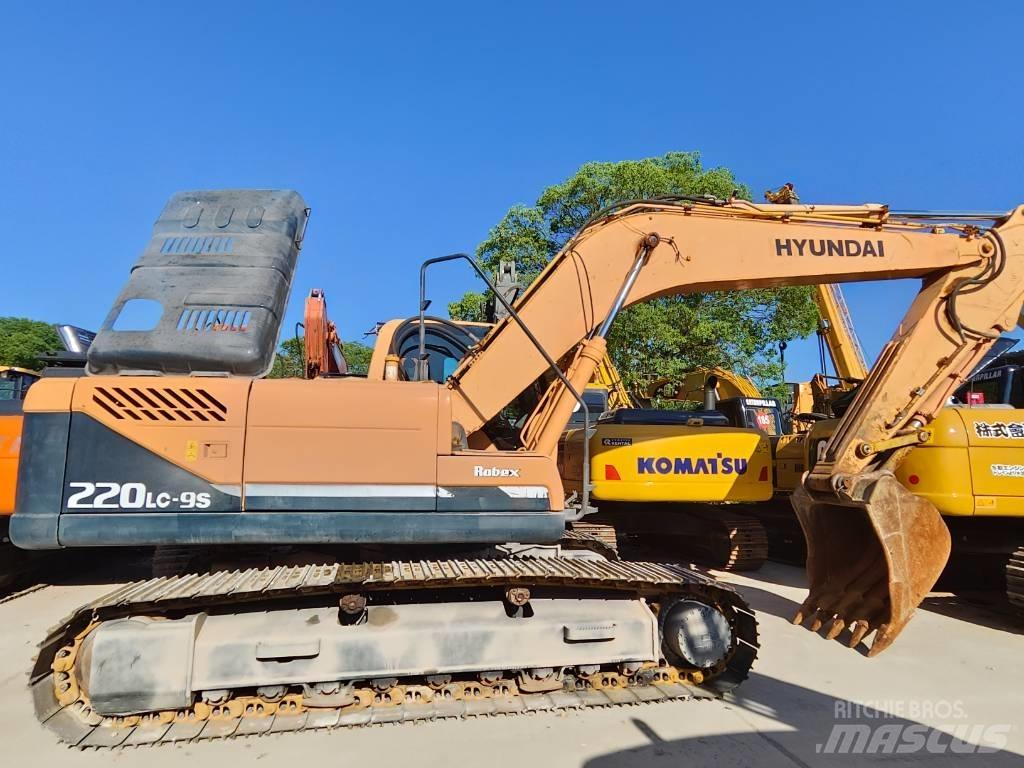 Hyundai Robex 220 LC Гусеничные экскаваторы