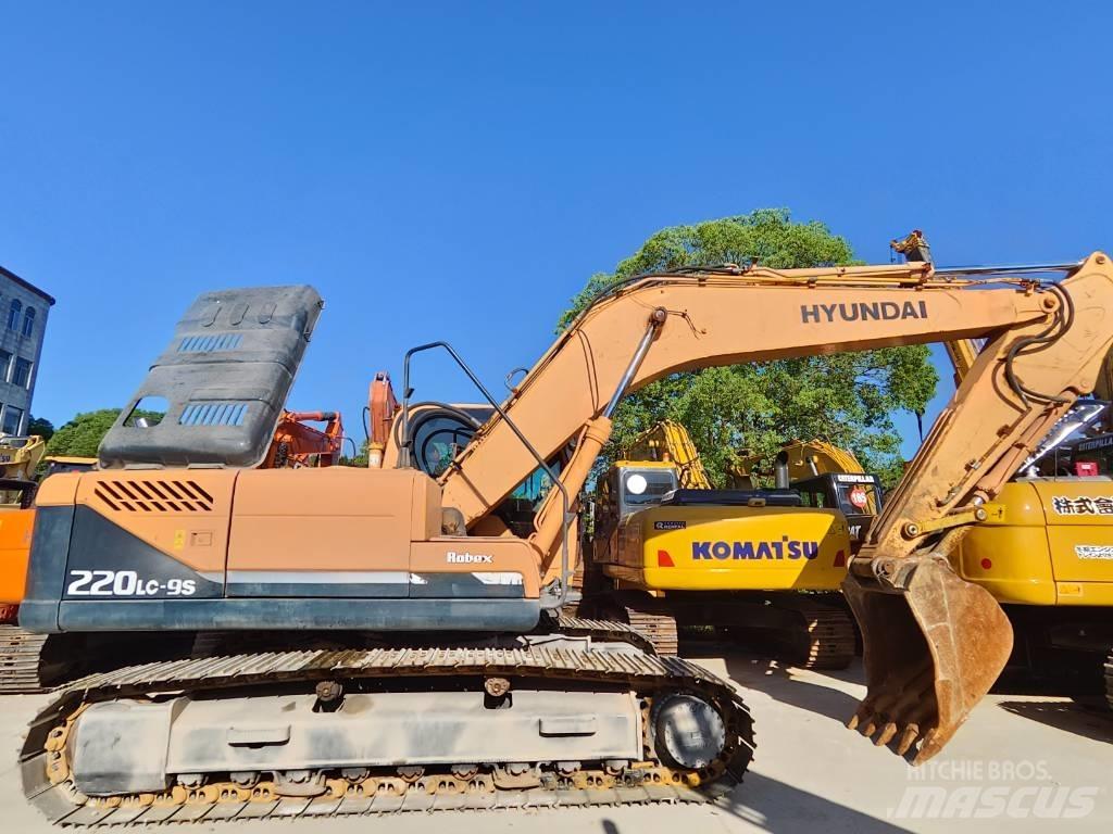 Hyundai Robex 220 LC Гусеничные экскаваторы