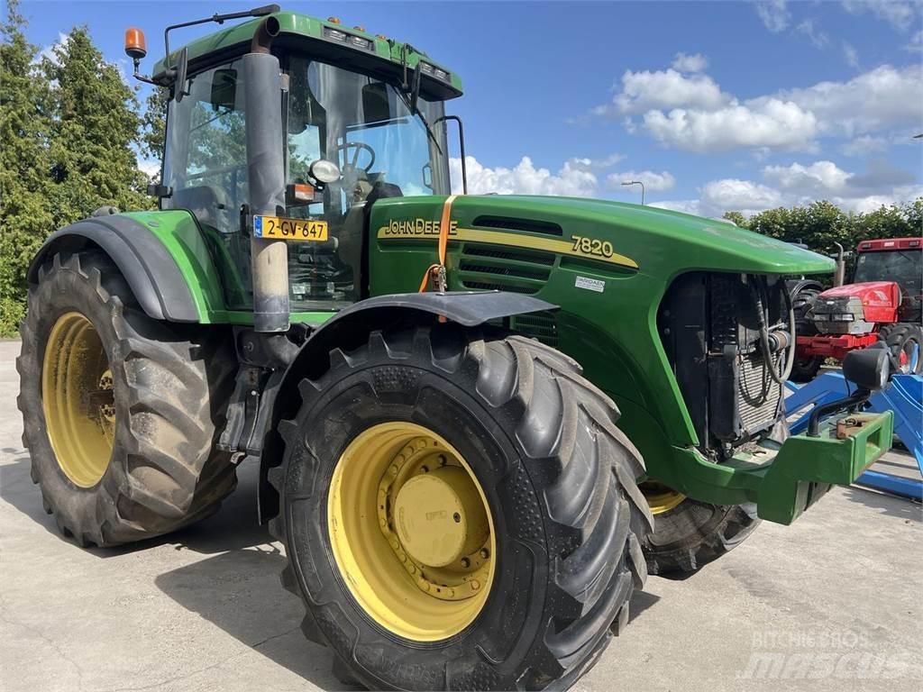 John Deere 7820 Трактора