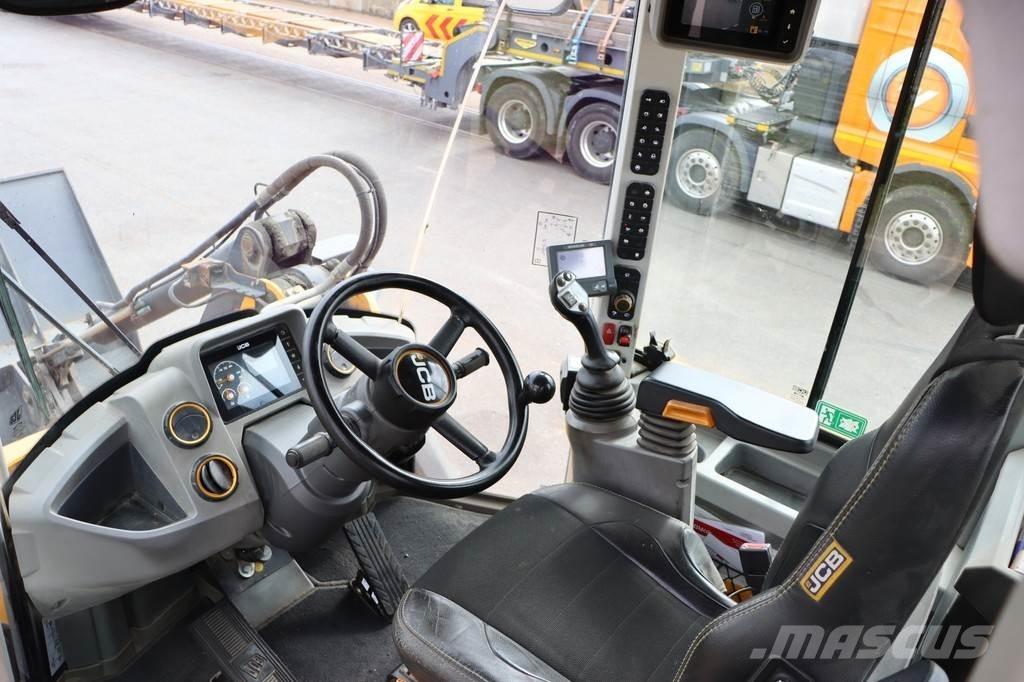 JCB 427 HT T4F Фронтальные погрузчики