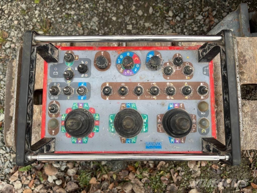 Sandvik Dino DC400Ri Буровые вышки