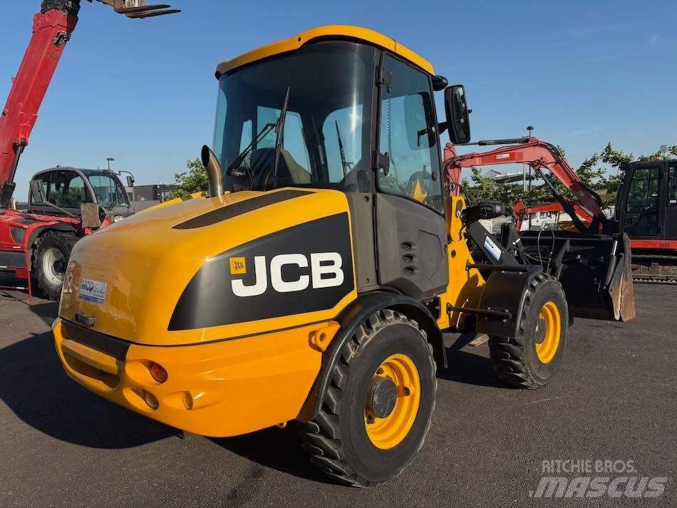 JCB 406 Фронтальные погрузчики