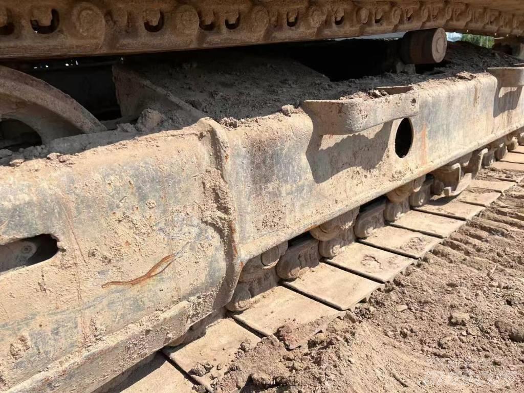 Komatsu PC 130 Гусеничные экскаваторы