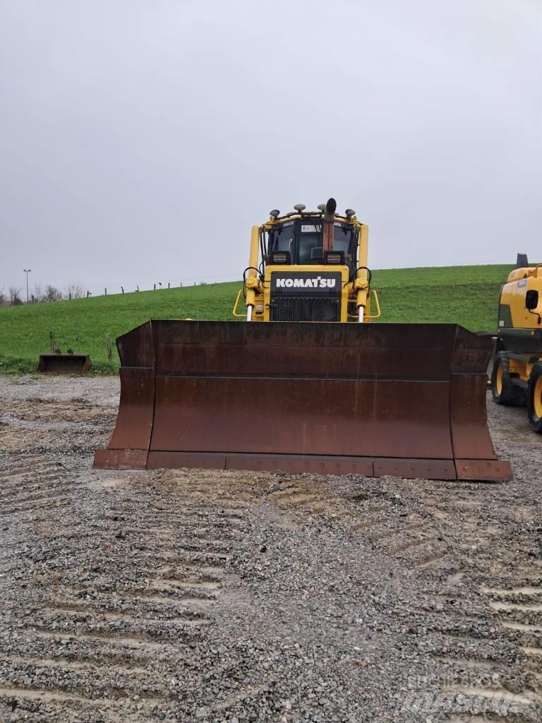Komatsu D 65 PX-17 Гусеничные бульдозеры
