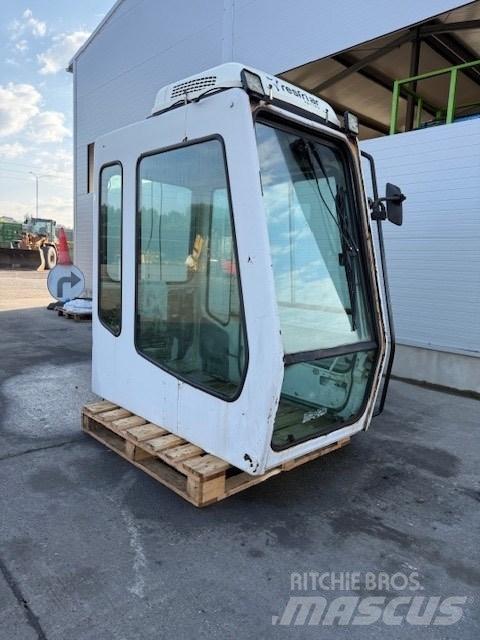 Liebherr CAB SERIE B Кабины и интерьер