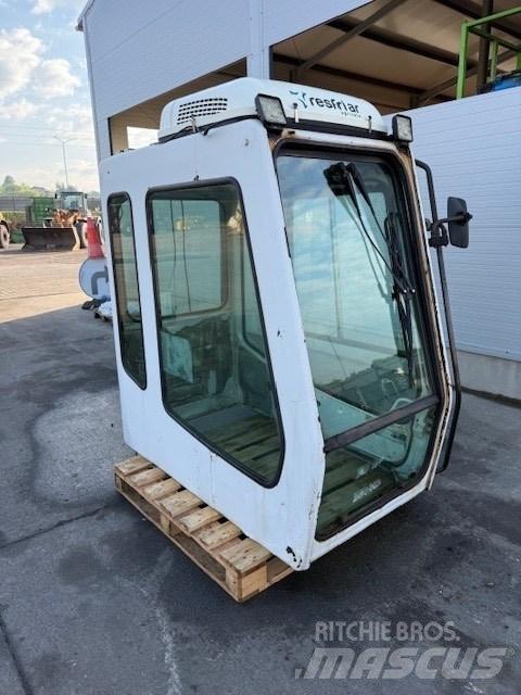 Liebherr CAB SERIE B Кабины и интерьер
