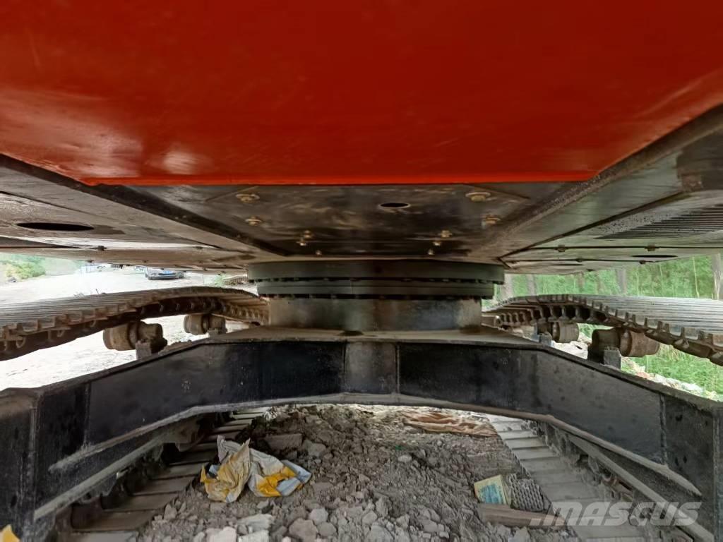 Hitachi ZX200 Гусеничные экскаваторы