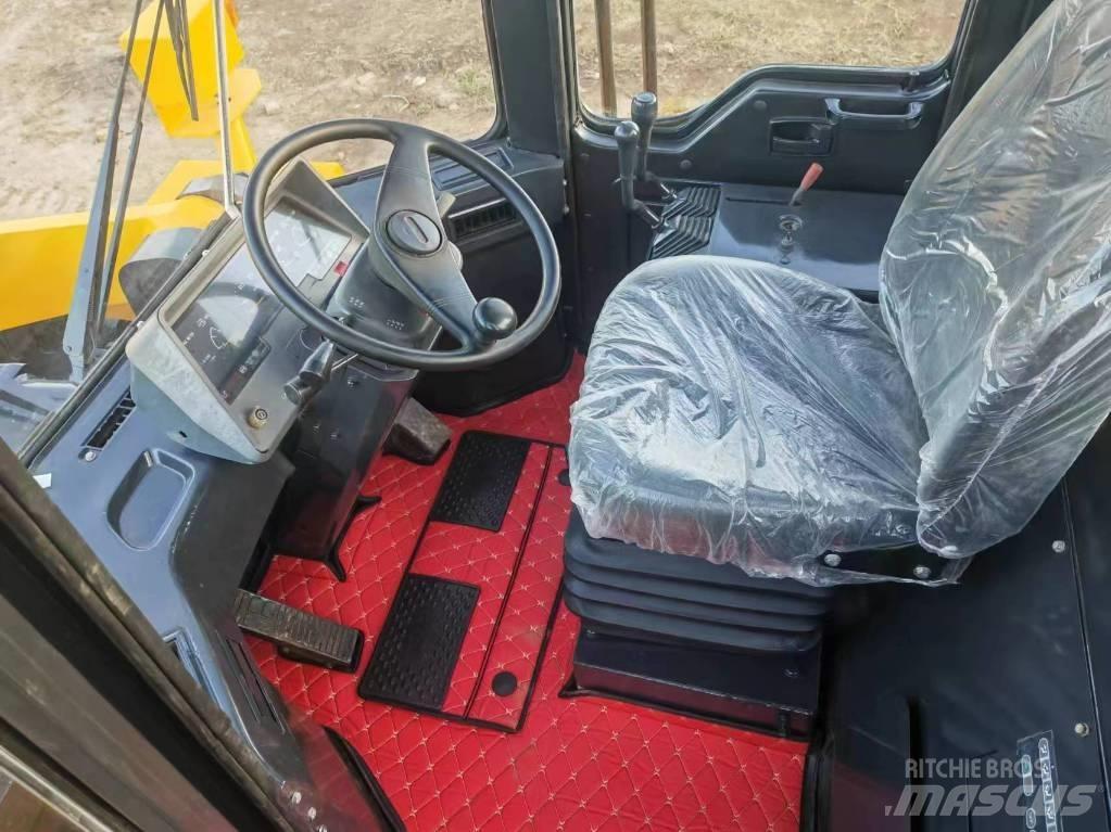 Komatsu WA 470-3 Фронтальные погрузчики