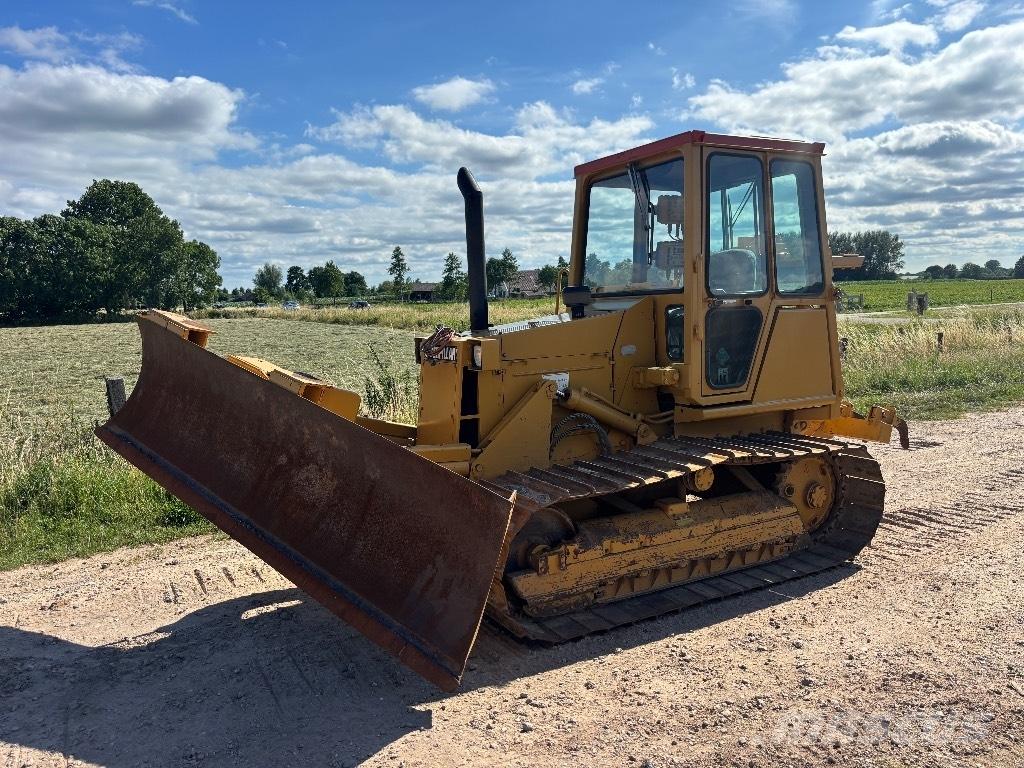 CAT D 4 C Гусеничные бульдозеры