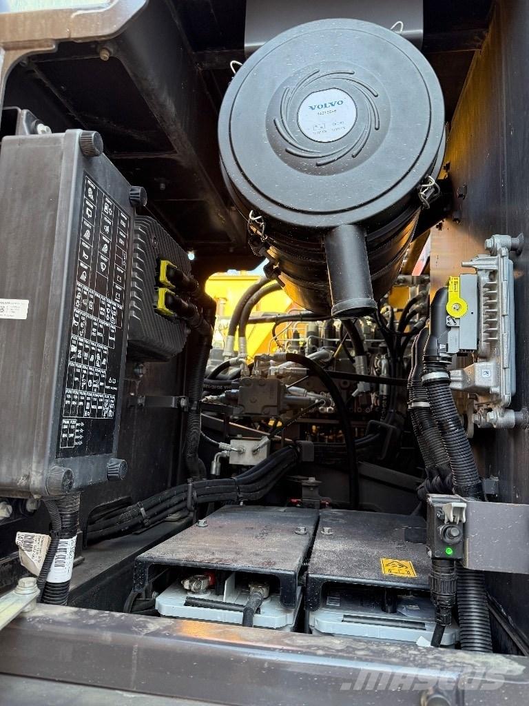 Volvo EC220E Гусеничные экскаваторы