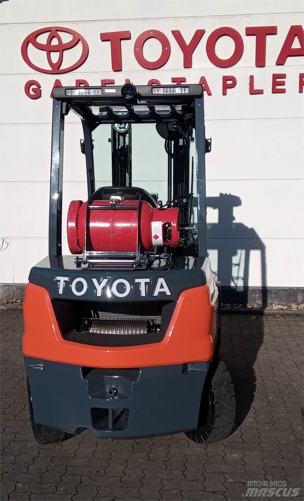 Toyota 02-8FGF30 Газовые погрузчики