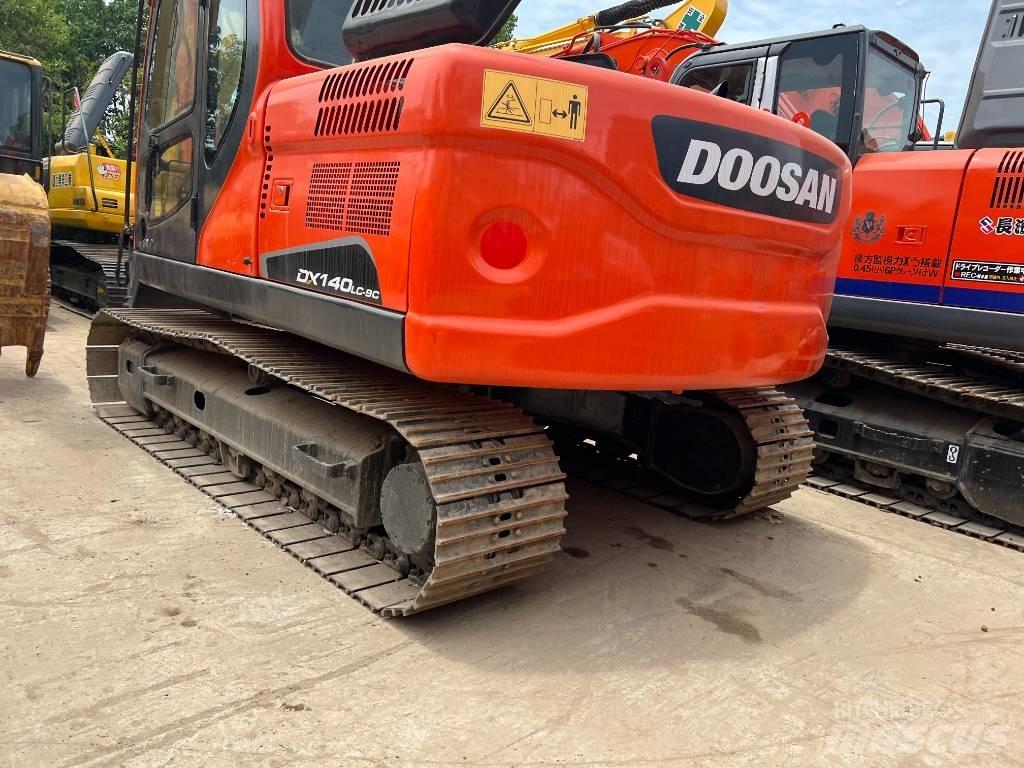 Doosan DX140 Гусеничные экскаваторы