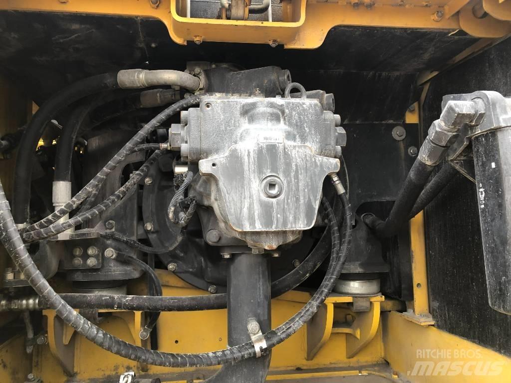 Komatsu 300 -7 Гусеничные экскаваторы