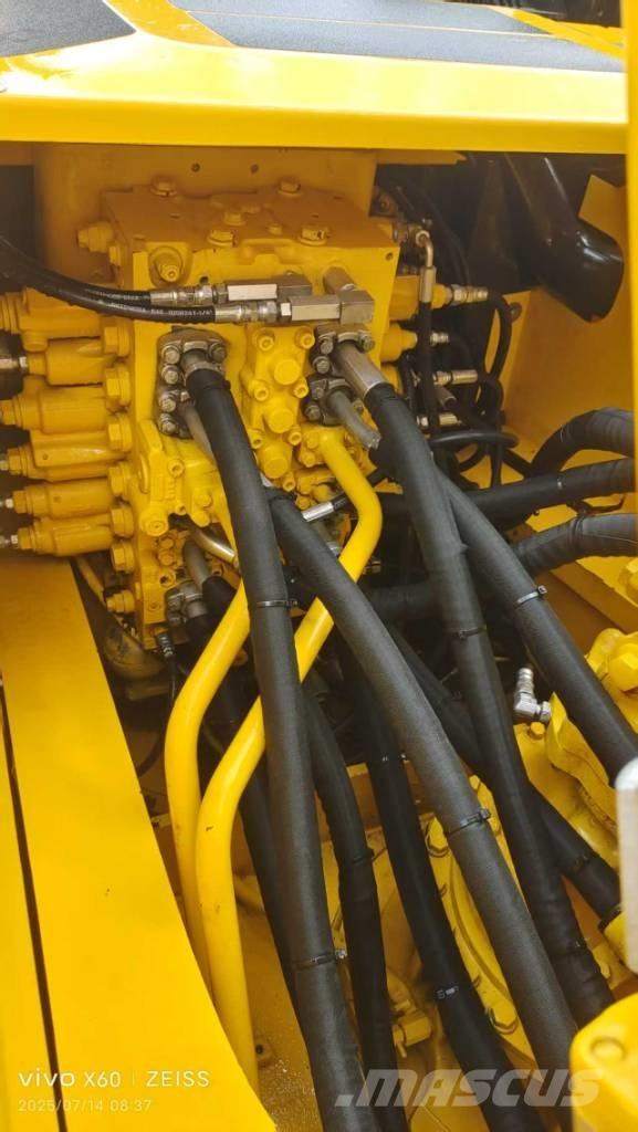 Komatsu PC 220-7 Гусеничные экскаваторы