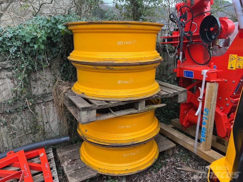 JCB 4 x Wheel Rims Шины и колёса