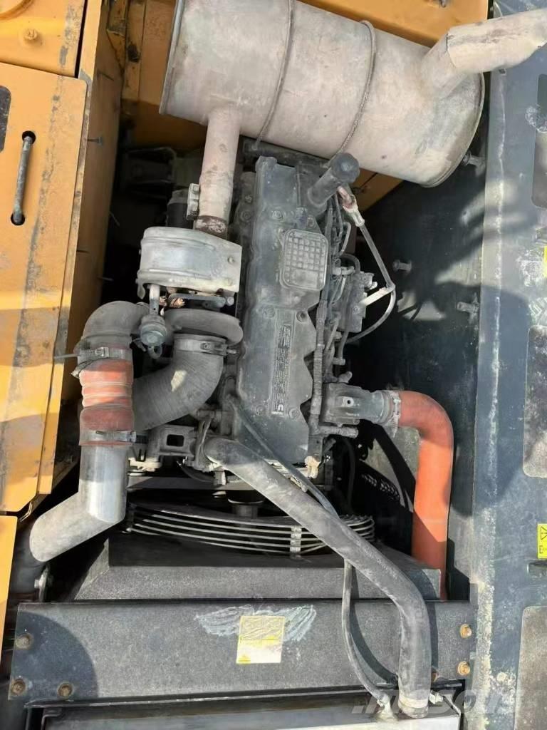 Hyundai 215VS Гусеничные экскаваторы