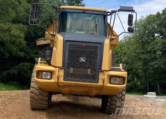 John Deere 300 D Шарнирно-сочленённые самосвалы