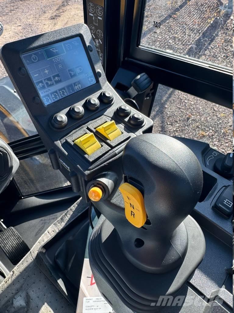 CAT 908 Фронтальные погрузчики