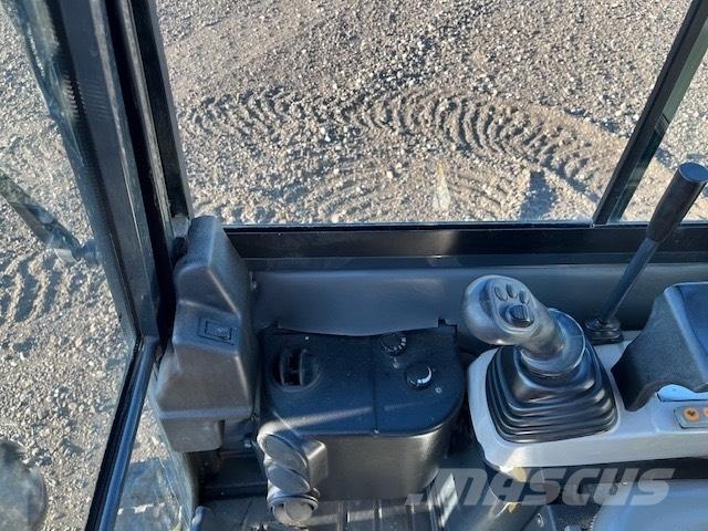 Komatsu PC16R HS Мини-экскаваторы