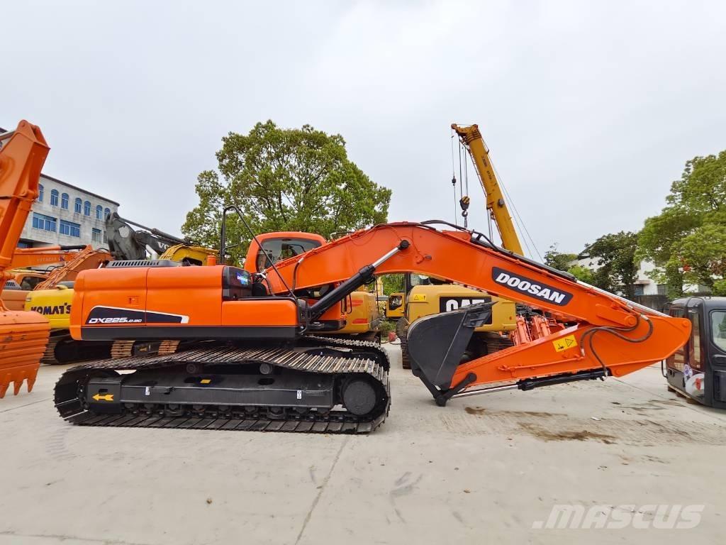 Doosan DX 225 LC Гусеничные экскаваторы