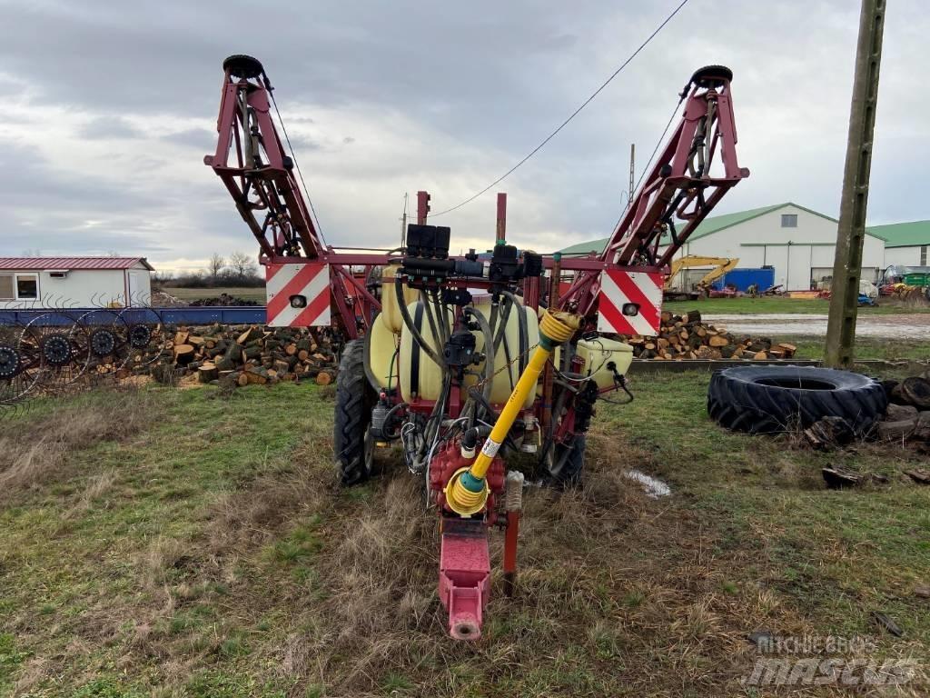 Hardi TR 2000 Прицепные опрыскиватели