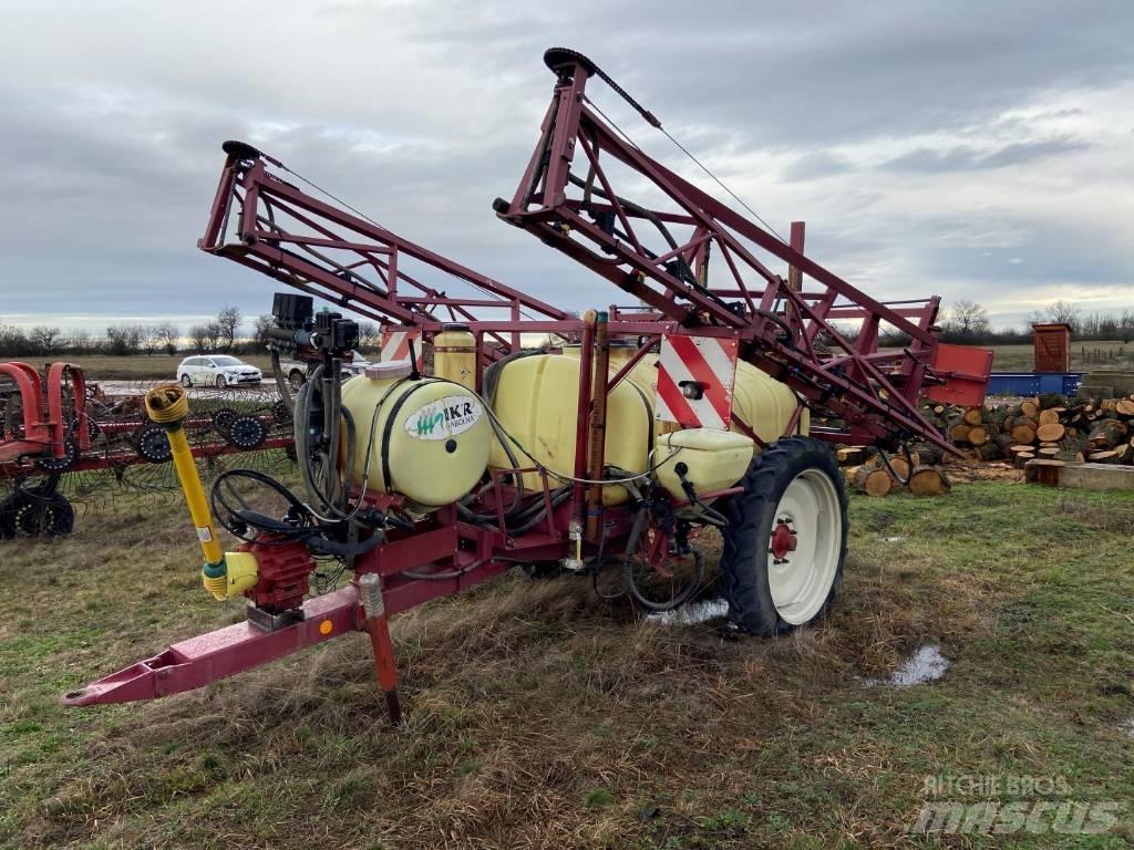 Hardi TR 2000 Прицепные опрыскиватели