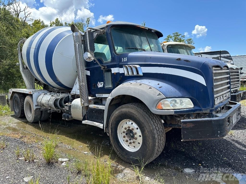 Mack GU 800 Специальные грузовики
