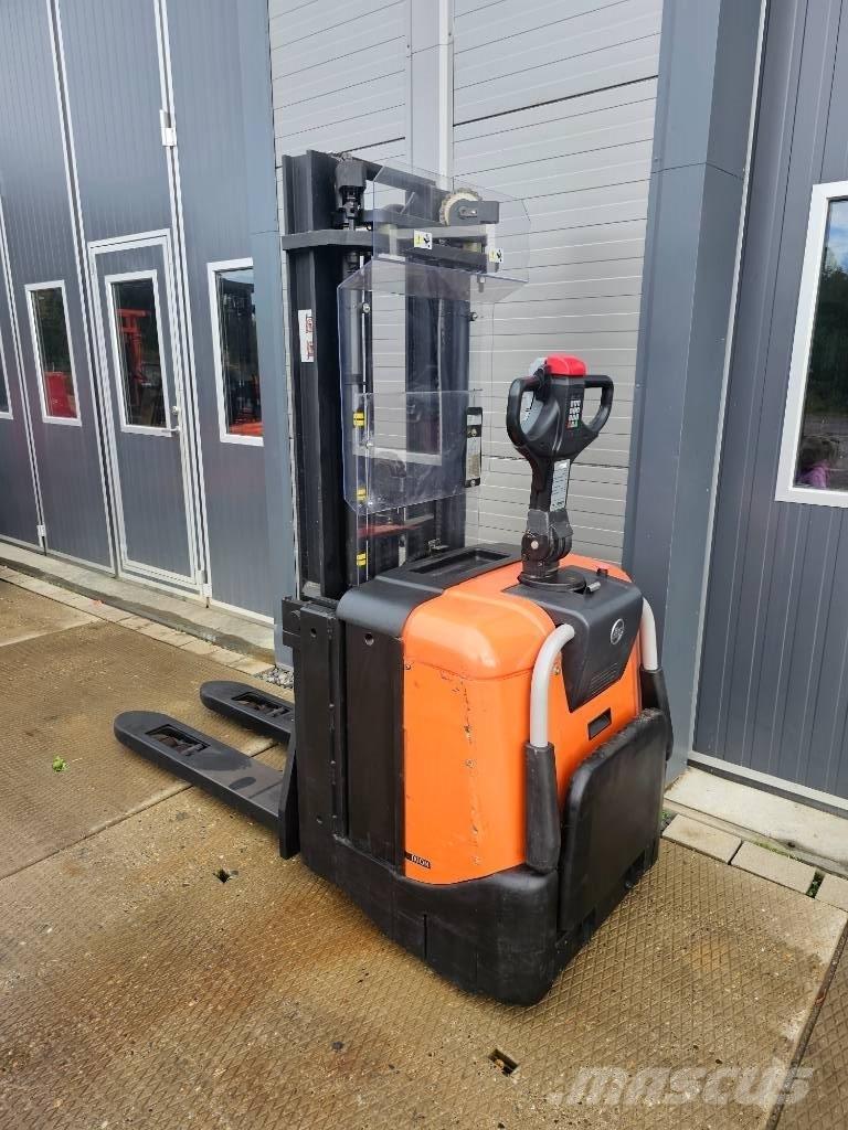 BT SPE 125 L 4150mm Ручные штабелёры с электроподъёмом