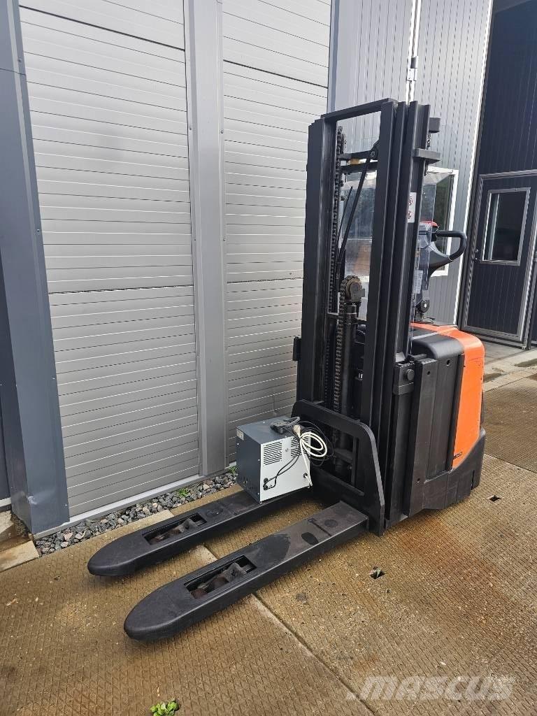 BT SPE 125 L 4150mm Ручные штабелёры с электроподъёмом