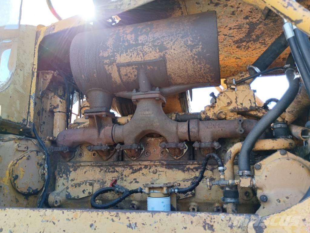 Komatsu D 85 A-12 Гусеничные бульдозеры