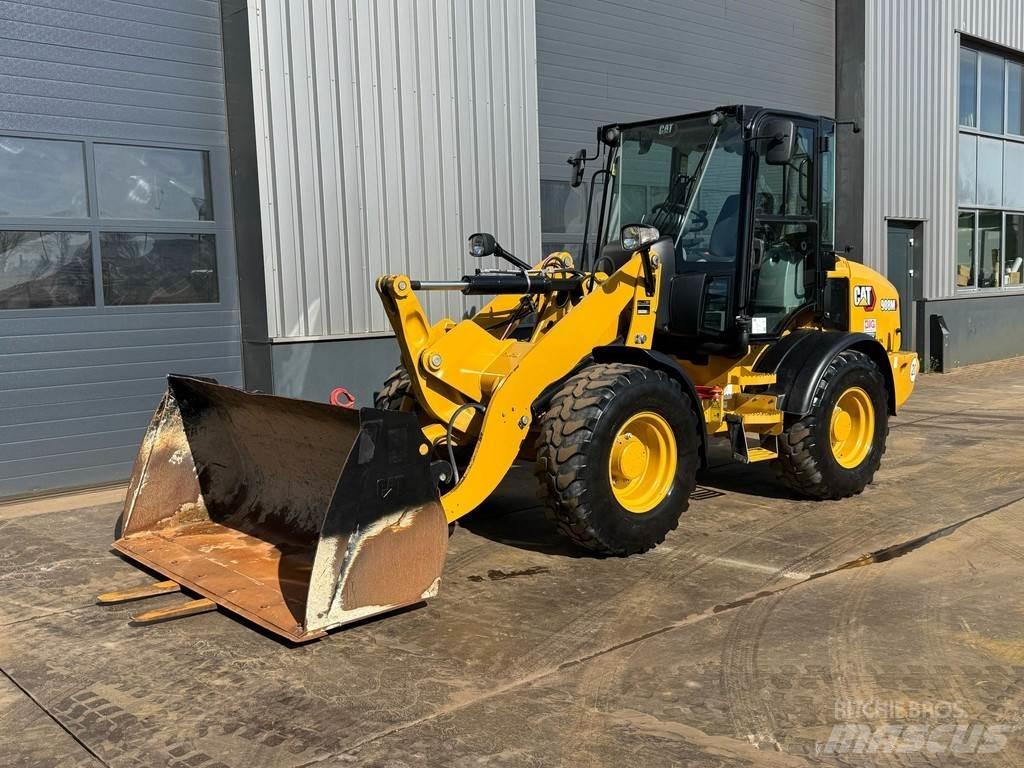 CAT 908M Фронтальные погрузчики